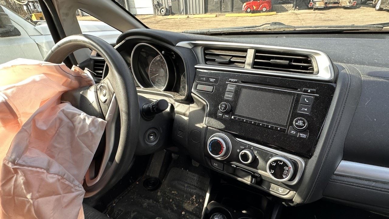 2015-2016 Honda Fit Radio Receiver 5.00″ Screen OEM 1529626