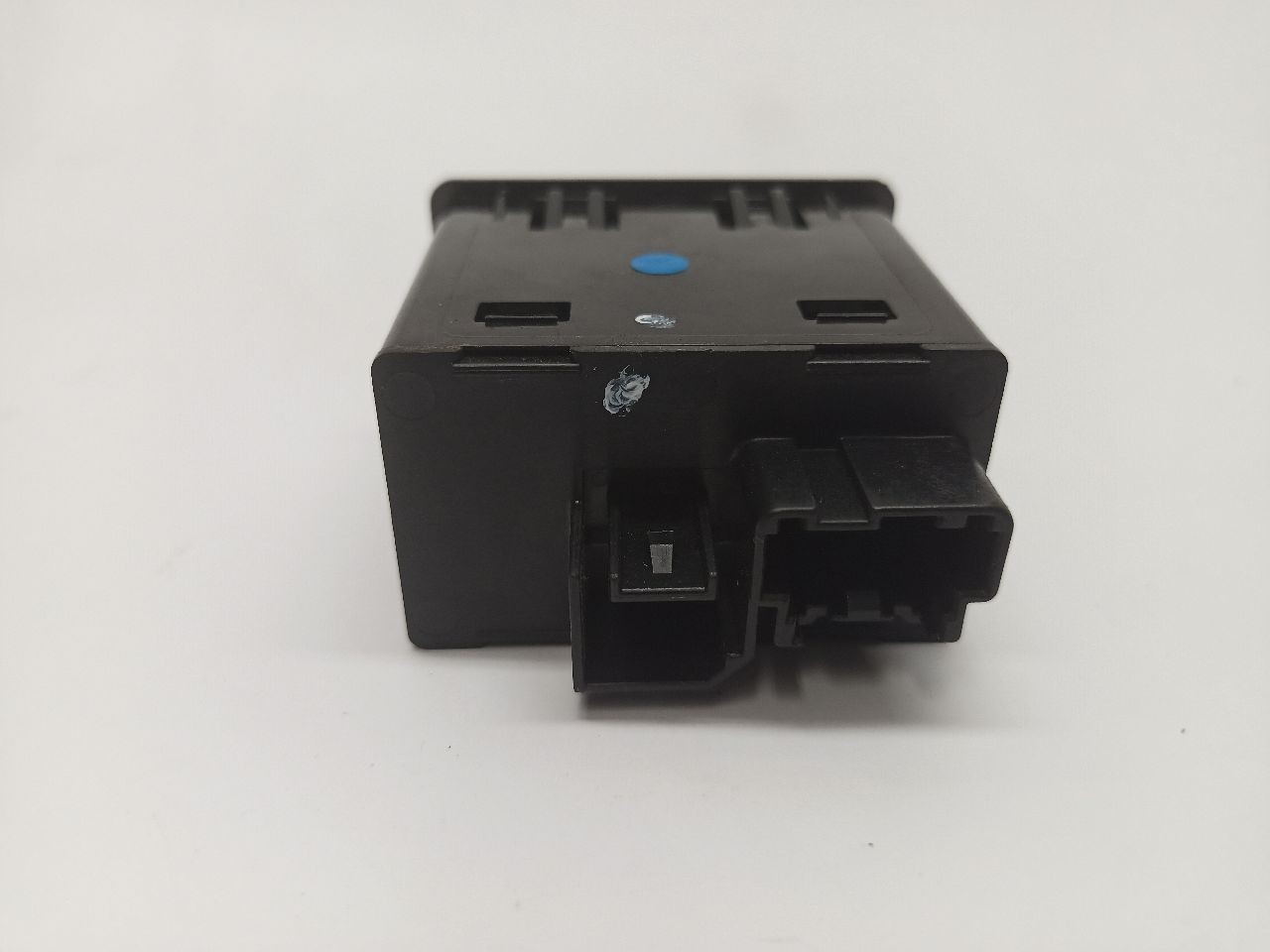 13529869 SD Card Reader USB Port From 2020 GMC Acadia 12221119