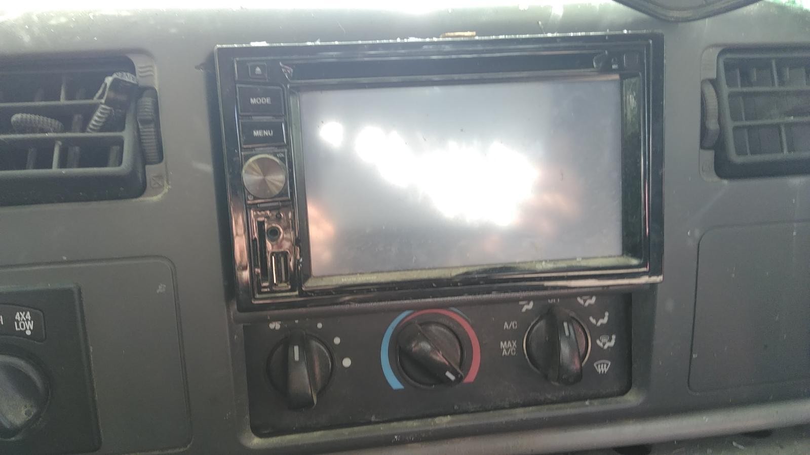 99-2002 Ford F-250SD Aftermarket Boss BV9366B AM-FM-DVD-BT-SD-USB Radio Receiver