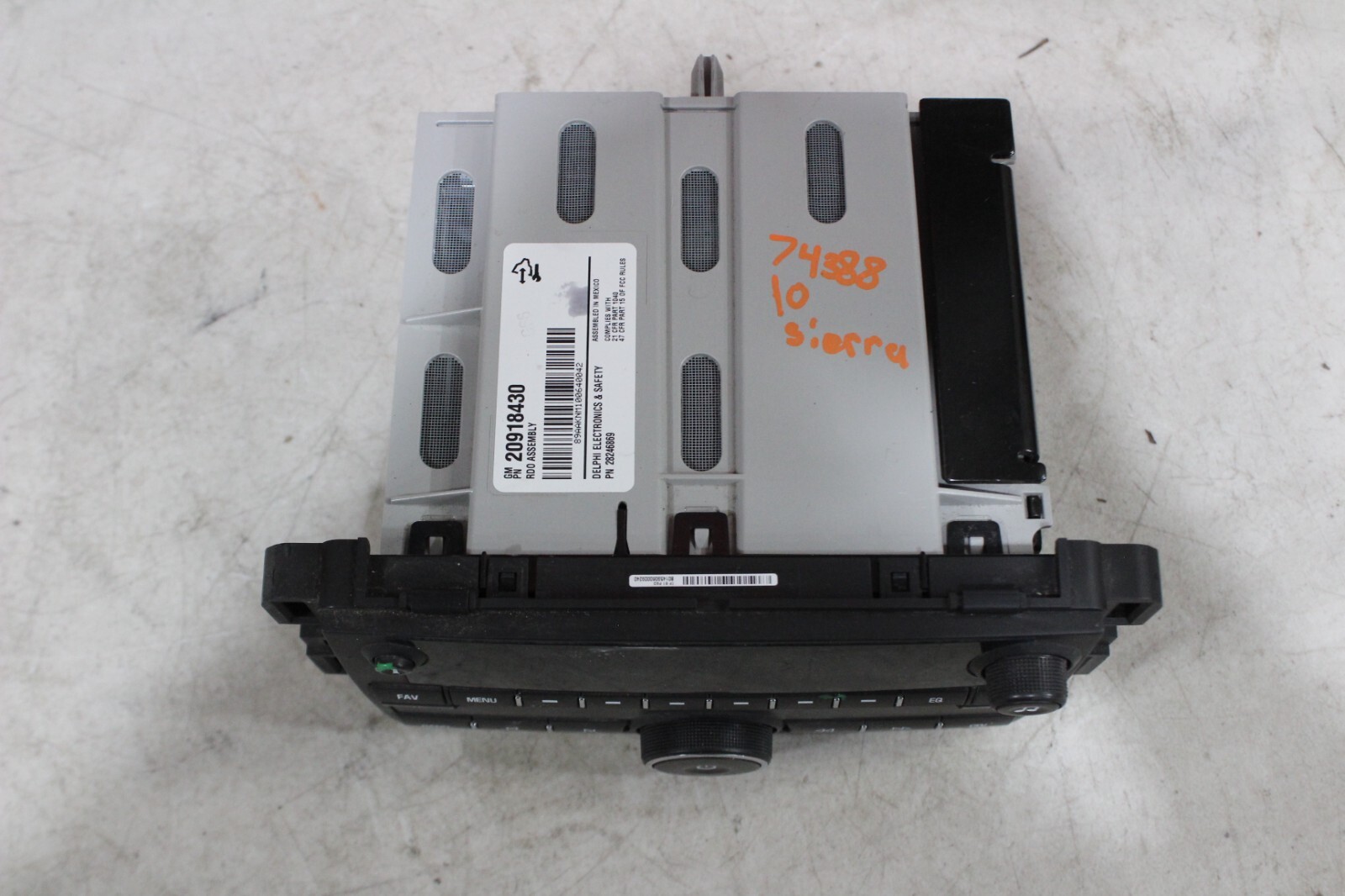 2007-2013 GMC SIERRA AM FM CD RADIO ASSEEMBLY 20918430 #074388-32C