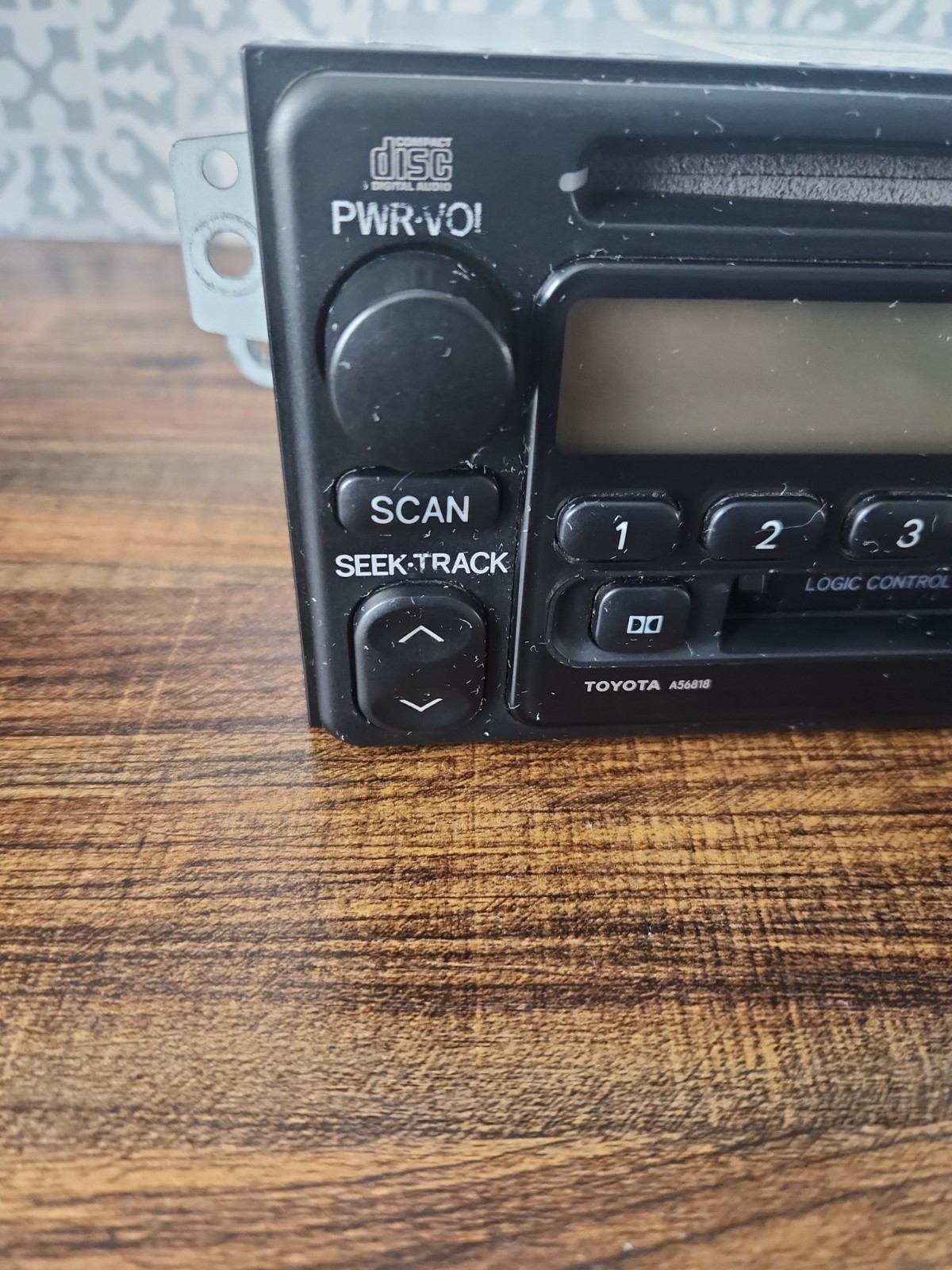 2001: Toyota RAV4 – AM/FM Radio Receiver CD Player Cassette – A56818 86120-42040