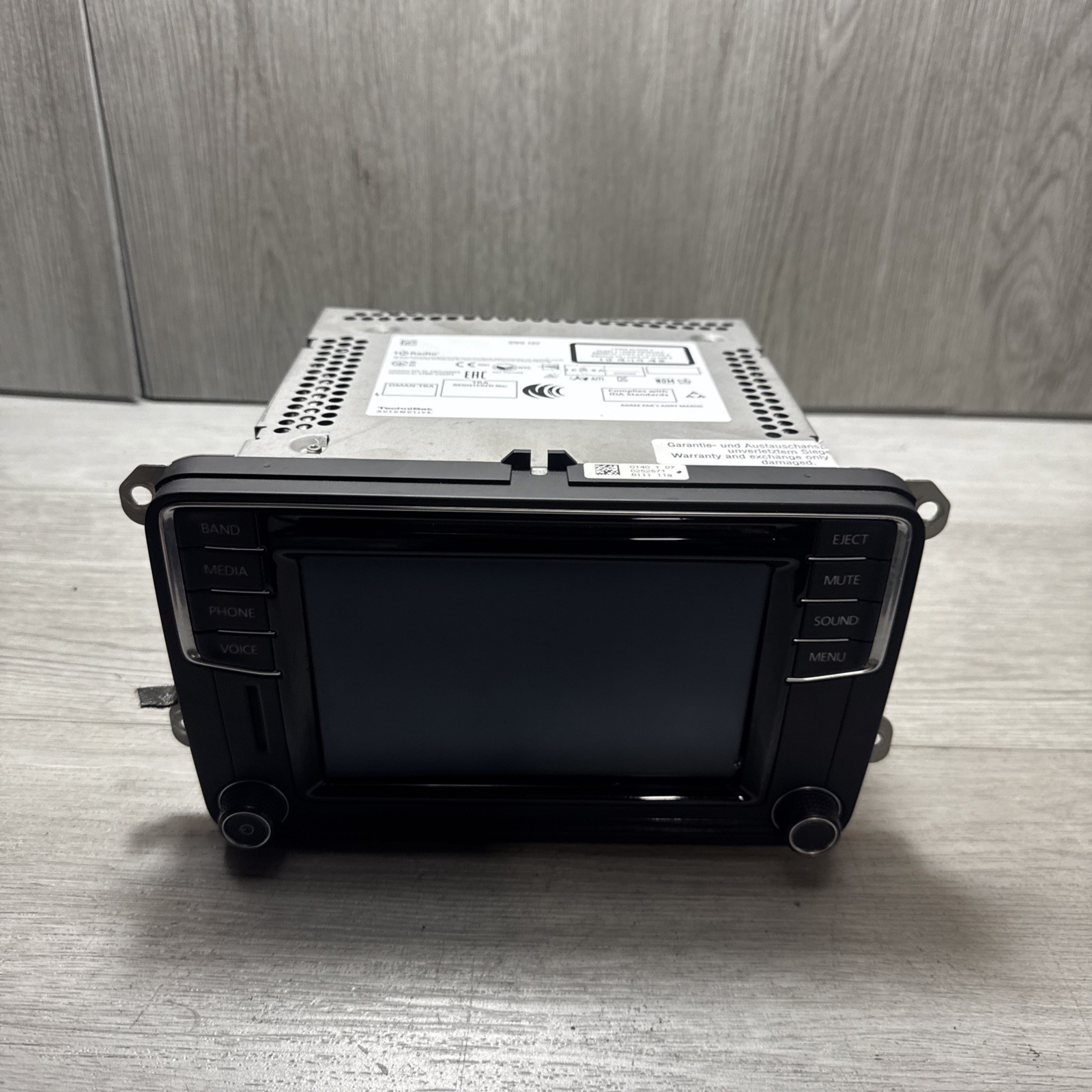 2016 – 2018 Volkswagen Jetta Touchscreen Display CD Radio Receiver 5C0 035 200