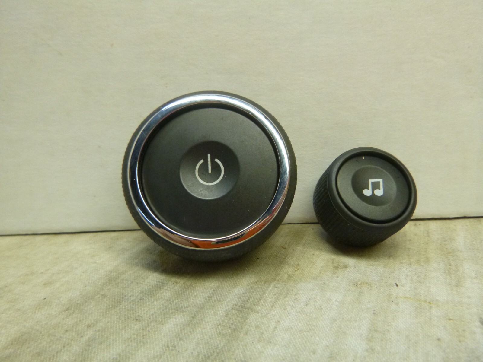 06 07 Saturn Ion Vue Radio Cd Knob Set 15814424 QVS25