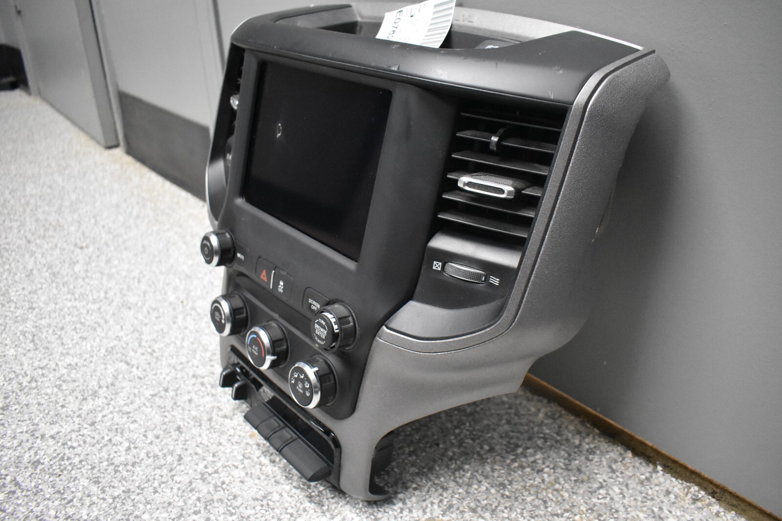 2020 RAM 2500 8.4″ UCONNECT 4 OEM RADIO W/ CONTROL PANEL & SCREEN UCM NON-NAV