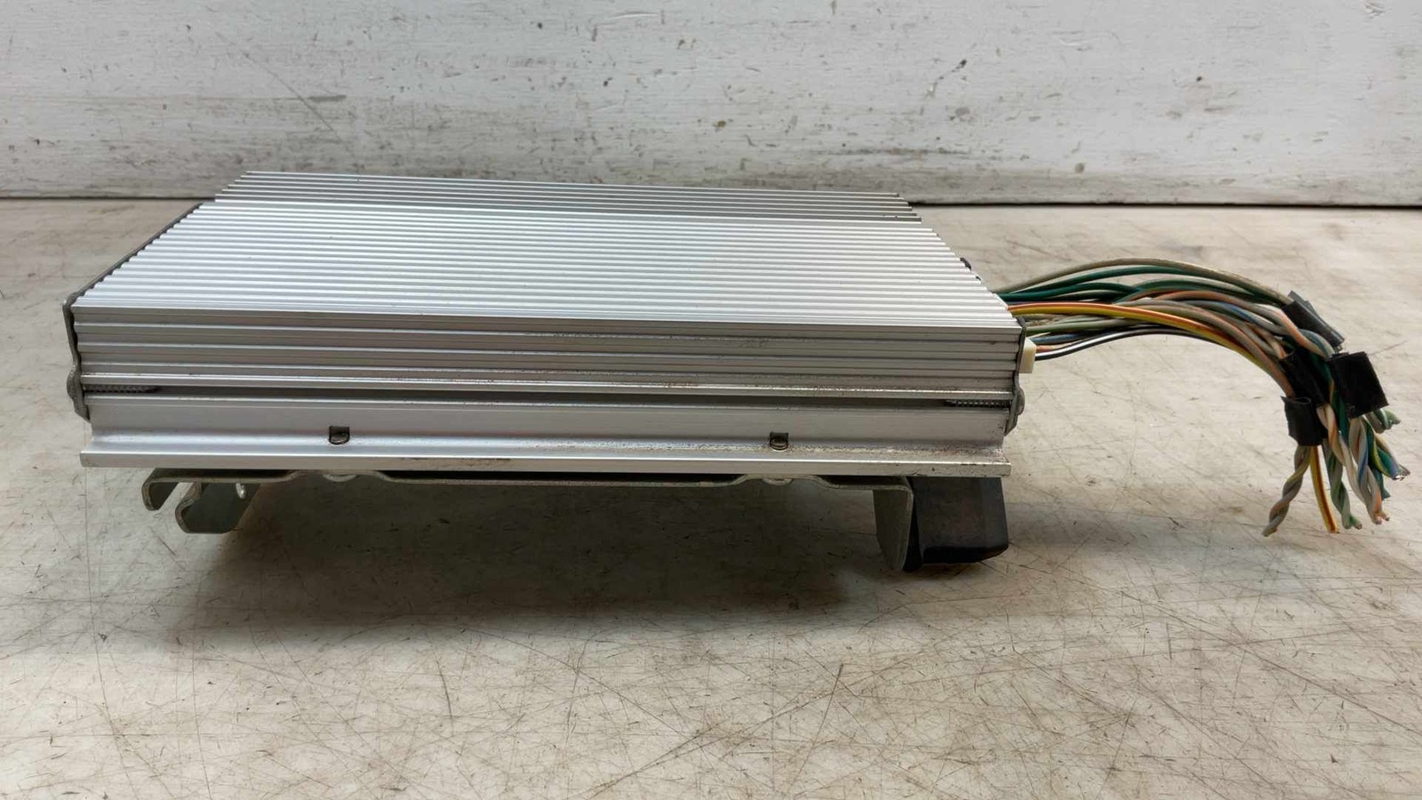 Jeep Wrangler JK OEM Infinity Premium Amp Amplifier 05064140AG 2007-2010 173858