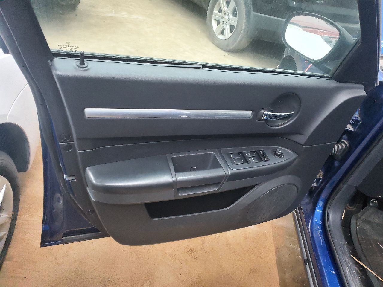 Audio Radio Display And Receiver Radio ID RES Fits 08-10 300 1848436
