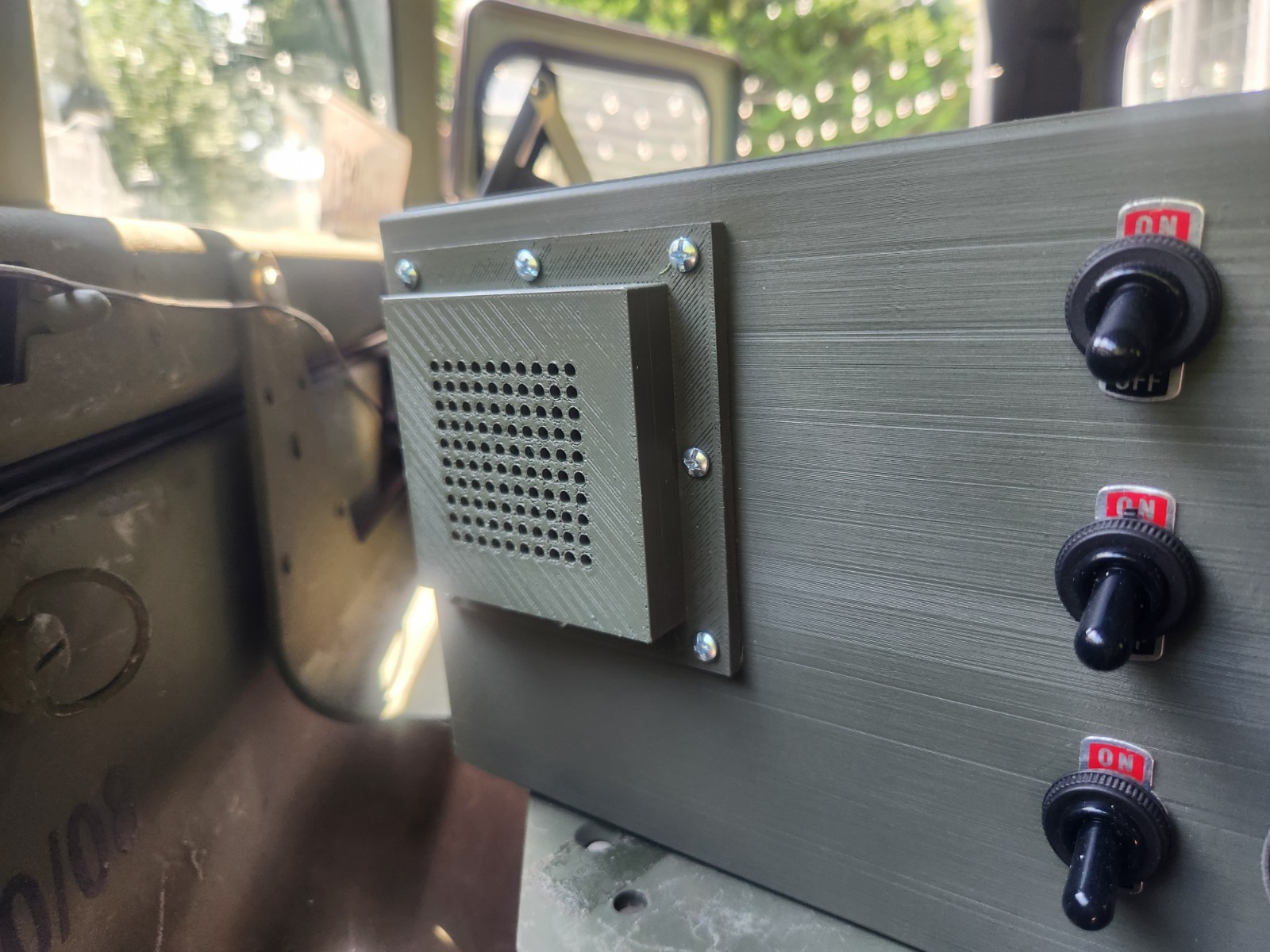 MPIS-400 Infotainment System for HMMWV / 24V Military Vehicles. All In One Unit