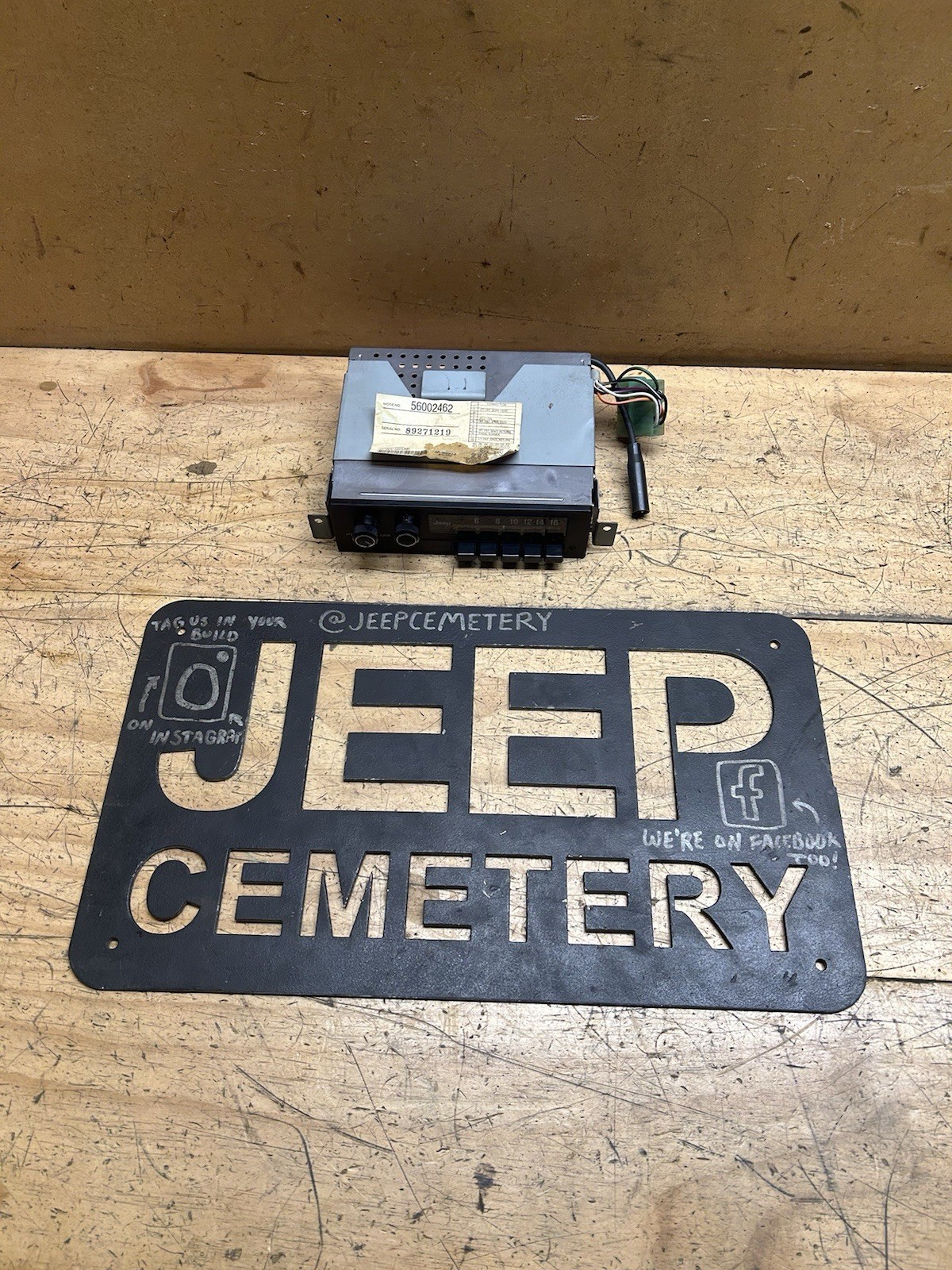AM Radio 56002462 Jeep Cherokee XJ Comanche MJ OEM Original AMC with Bracket