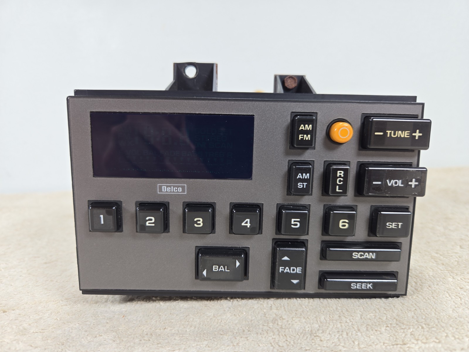 88-94 GMC Chevy Pickup Truck Suburban OBS Radio Stereo Delco Audio 16084245 OEM