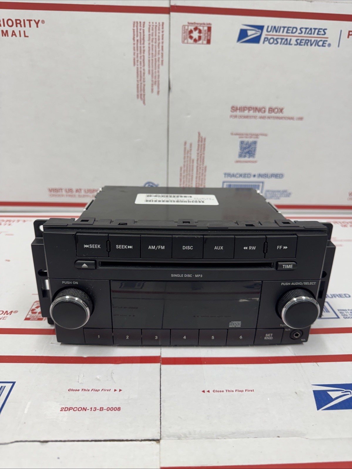 Chrysler Genuine OEM Single CD MP3 Sirius Radio Head Unit P05091197AC Black Used