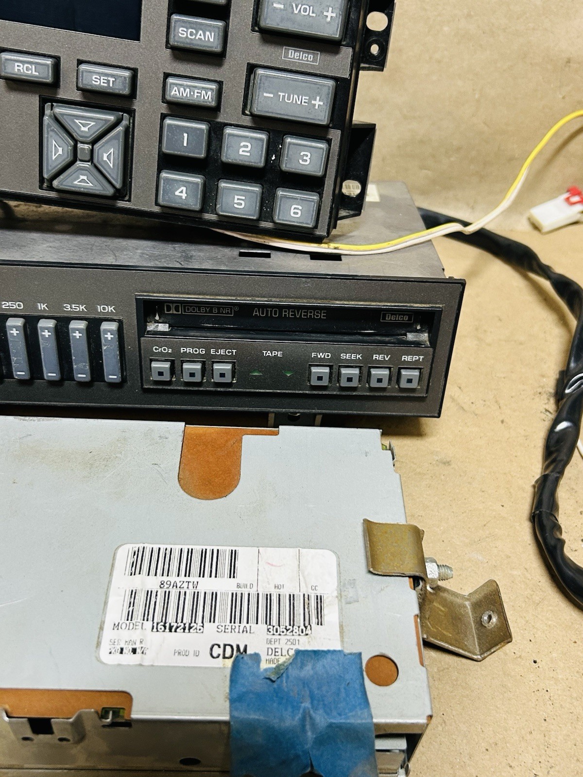 1988-1994 CHEVY GMC C/K TRUCK SUBURBAN FACTORY RADIO AMP EQ TAPE DECK OEM DELCO