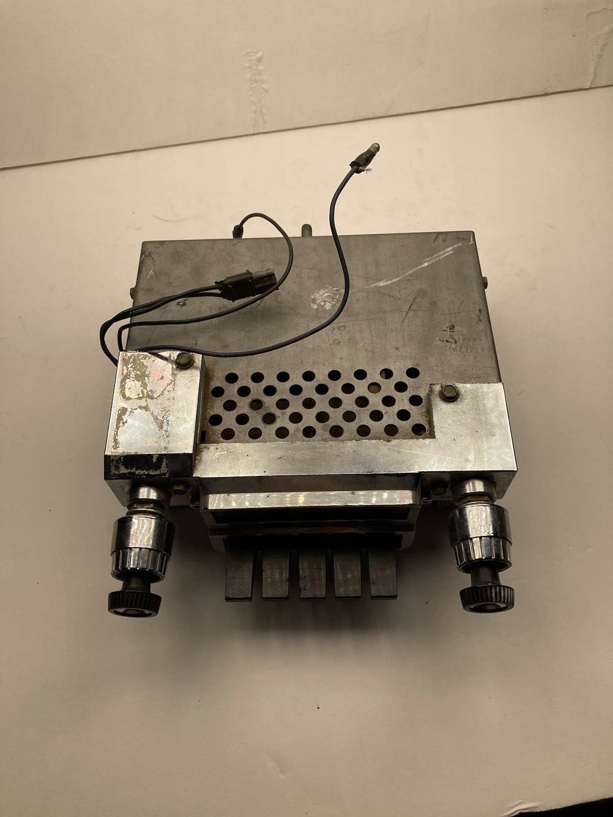 Ford Radio (Unknown Condition) See Listing Pictures for Condition