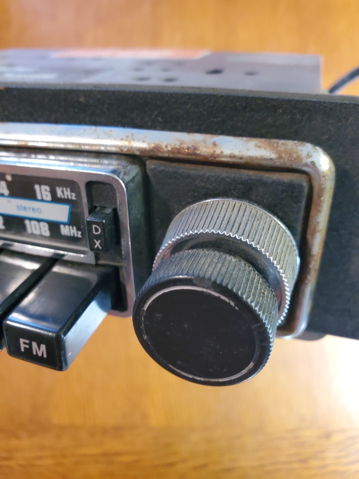 Fiat Astrosonix Stereo Pushbutton AM/FM Original Radio, Part # 8967