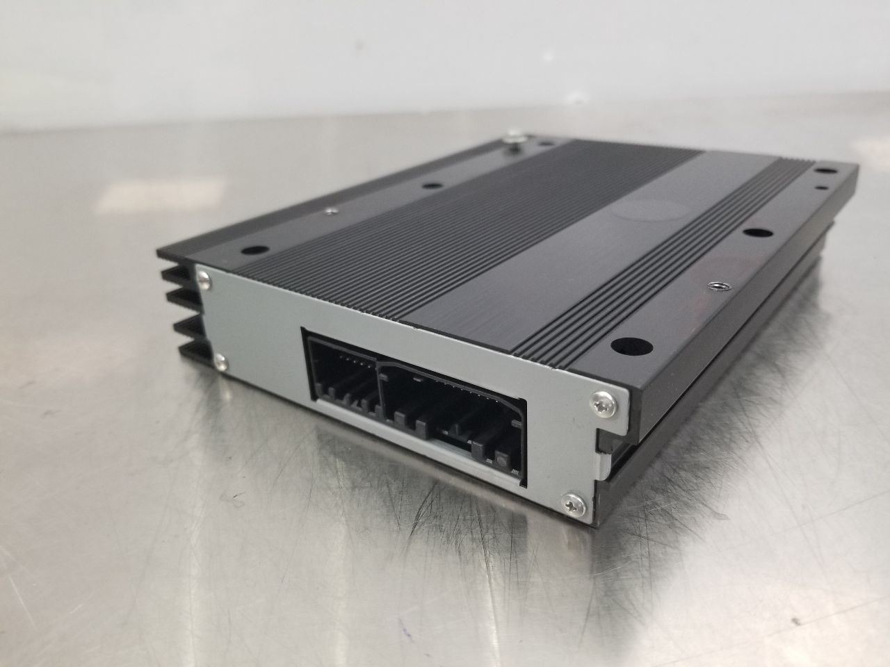 18 2018 CHRYSLER 300 S RADIO AUDIO AMPLIFIER 276 WATT 68303975AC