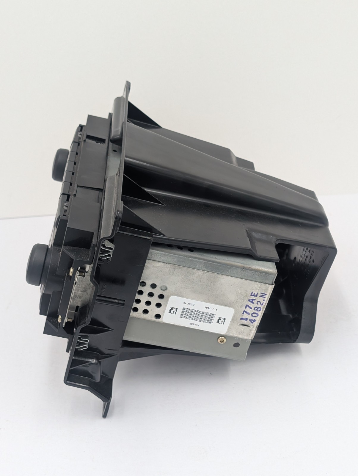 JEEP CHRYSLER DODGE OEM RADIO STEREO W/ HOUSING 6 DISC MP3 P05064010AL 2004-2010
