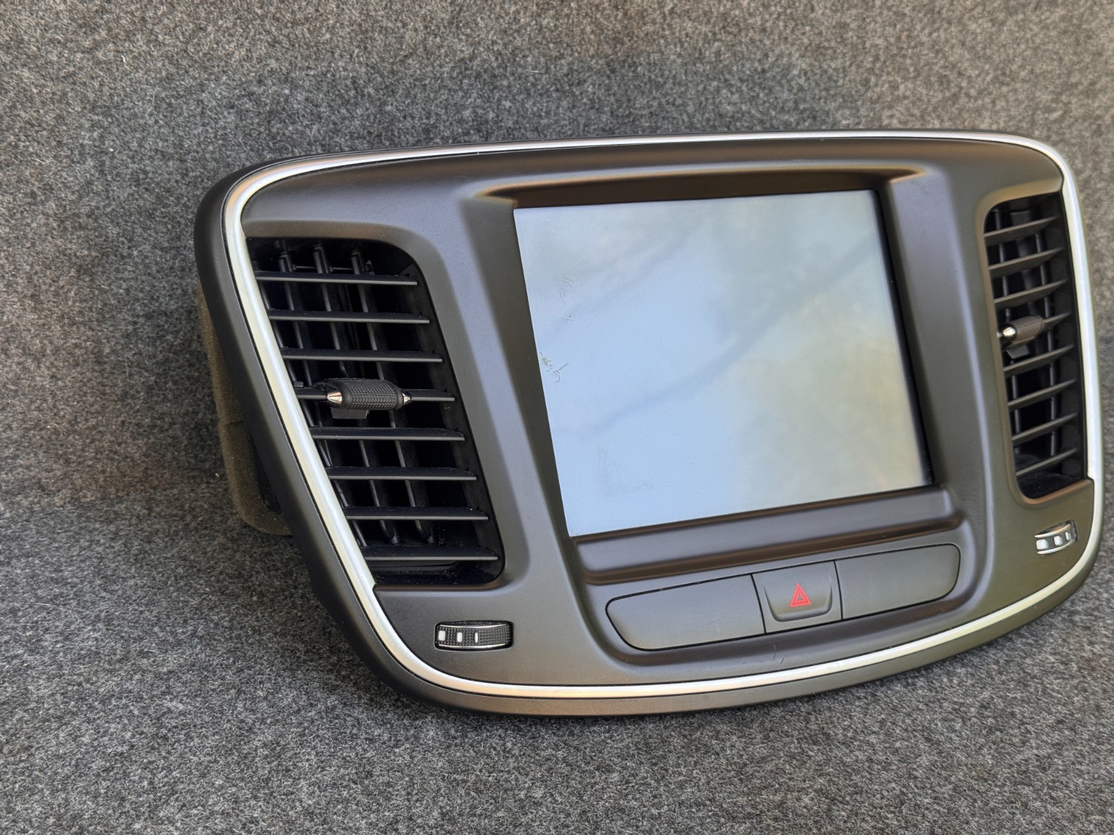 2015-2017 CHRYSLER 200 8.4 VP3 NA UCONNECT AM FM RADIO CLIMATE W/ BEZEL OEM