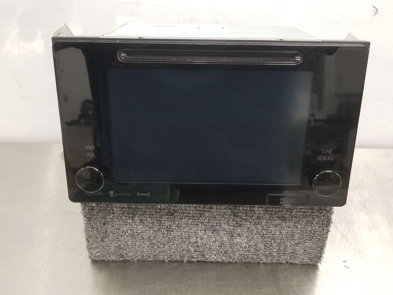 18 TOYOTA TACOMA TRD SPORT RADIO AUDIO DISPLAY AND RECEIVER ID 510365 ON FACE