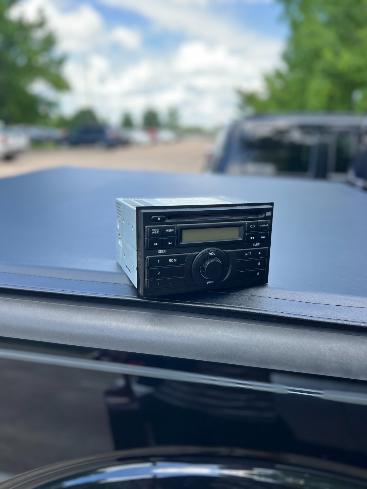 Nissan Frontier Am Fm Radio CD 28185EA001 2004-2008 OEM