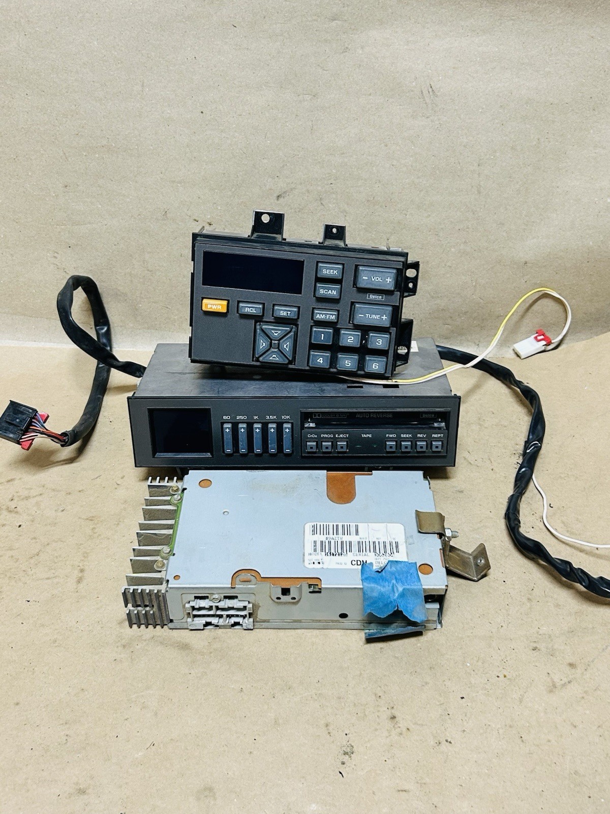 1988-1994 CHEVY GMC C/K TRUCK SUBURBAN FACTORY RADIO AMP EQ TAPE DECK OEM DELCO