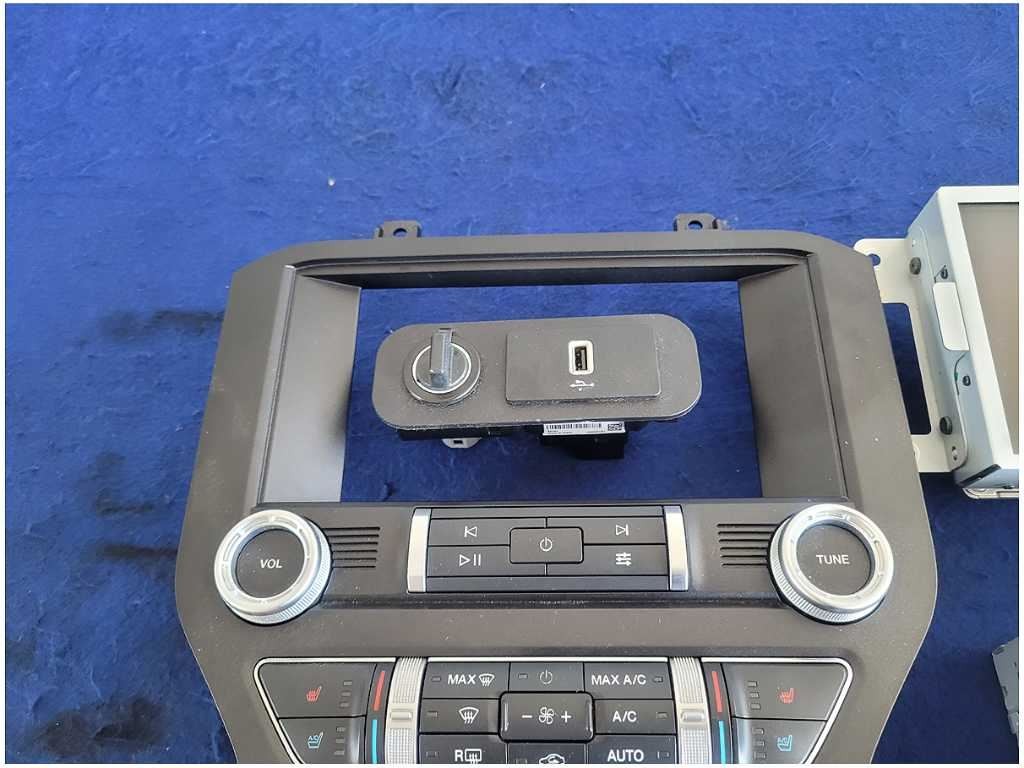 2023 Ford Mustang GT S550 Sync 3 Receiver Audio Face Plate Heat 2893
