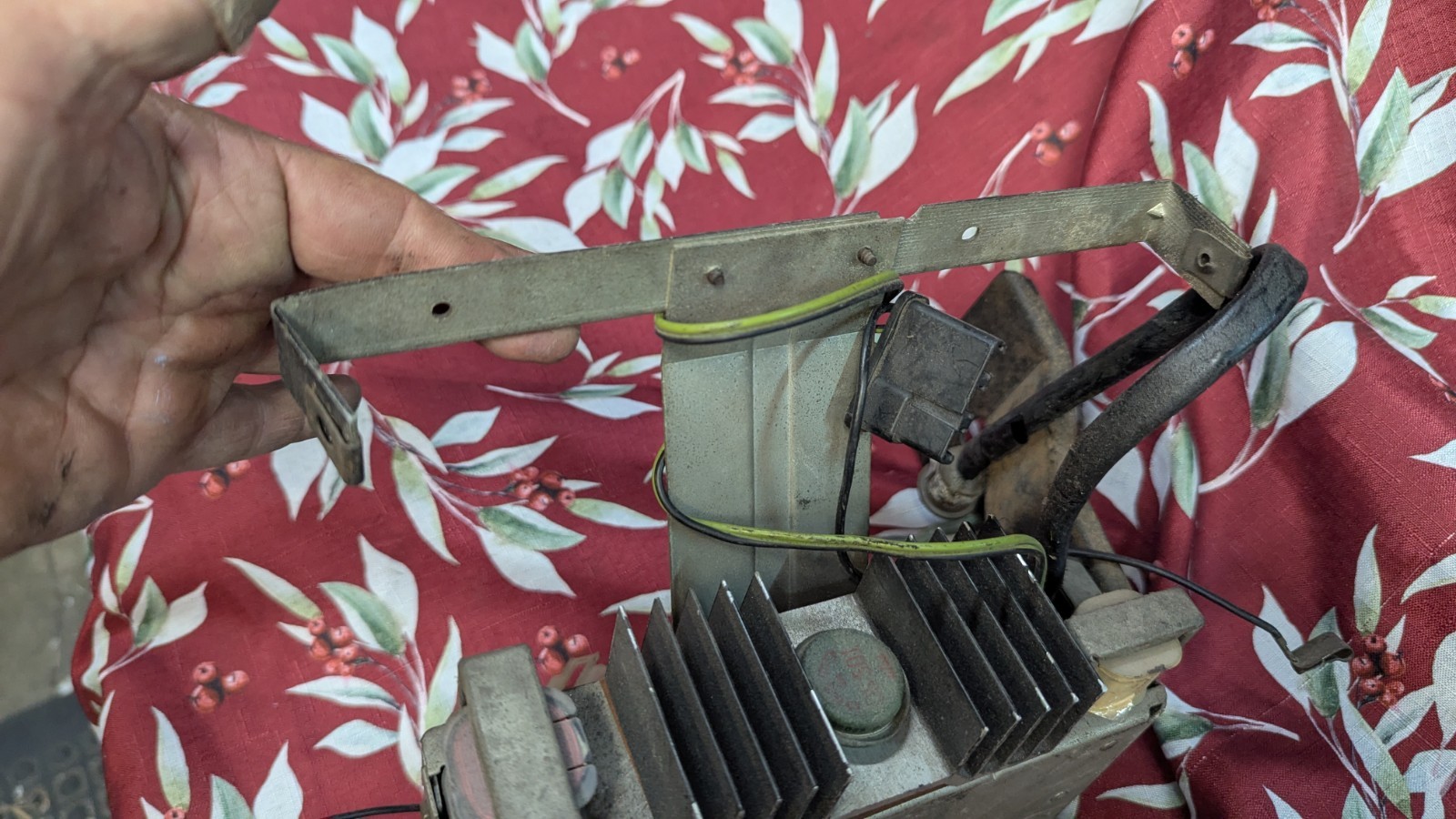 1968 CHEVY IMPALA UNDER DASH STEREO MULTIPLEX UNIT #7306121 SS CAPRICE 396 AM-FM