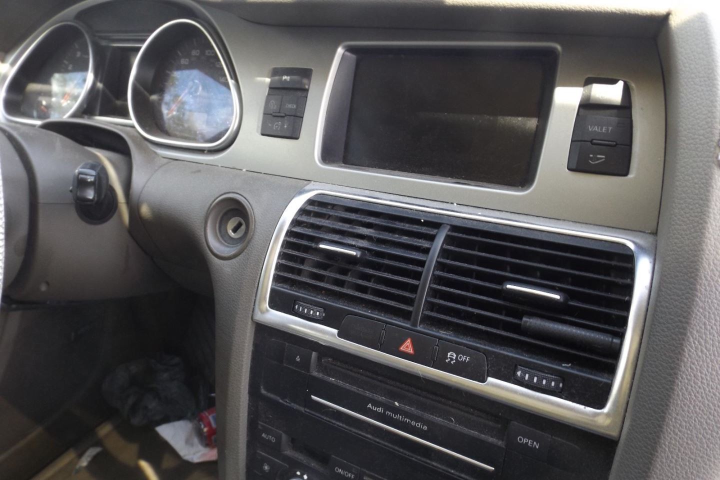 Audio Equipment Radio Control Panel Console Mounted Fits 10-11 AUDI Q7 1670289