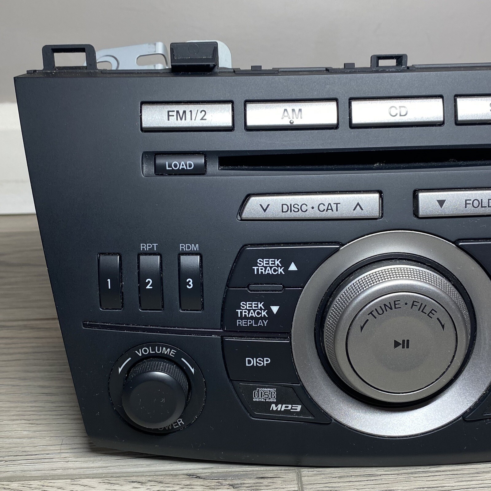 Mazda 3 AM/FM Radio & CD Player Matte Black OEM – Model Number: 14799946 Dec. 08