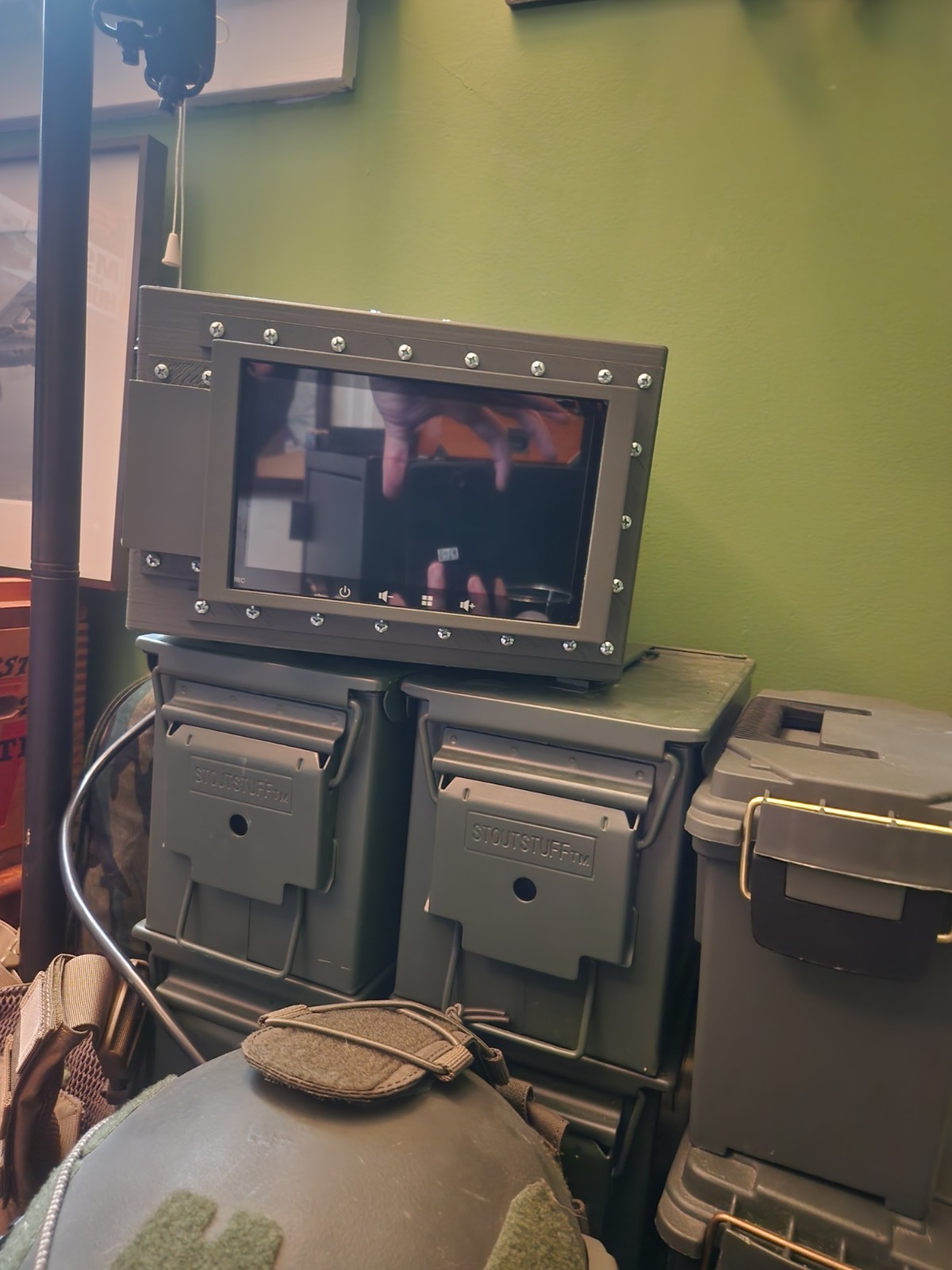 MPIS-400 Infotainment System for HMMWV / 24V Military Vehicles. All In One Unit