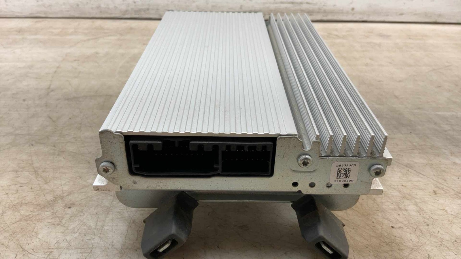 Jeep Wrangler JK OEM Infinity Premium Amp Amplifier 05064140AJ 2007-2010 177796