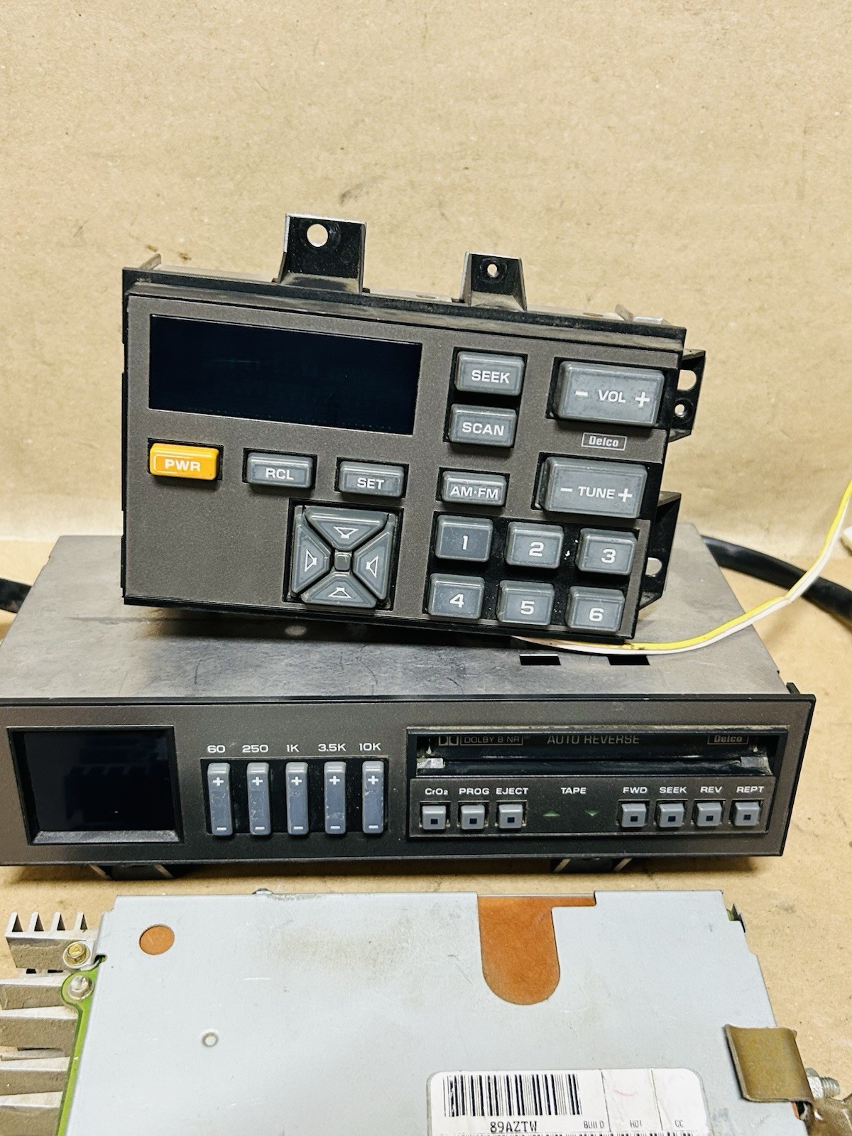 1988-1994 CHEVY GMC C/K TRUCK SUBURBAN FACTORY RADIO AMP EQ TAPE DECK OEM DELCO