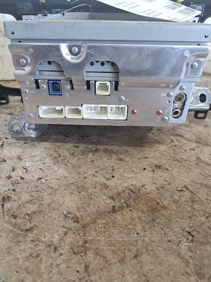 2013 Sienna Stereo Radio Display & Receiver Sku#4426468