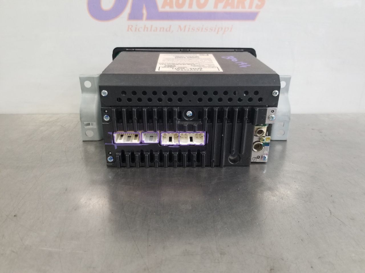 04 2004 TOYOTA SEQUOIA RADIO AUDIO RECEIVER 861200C071