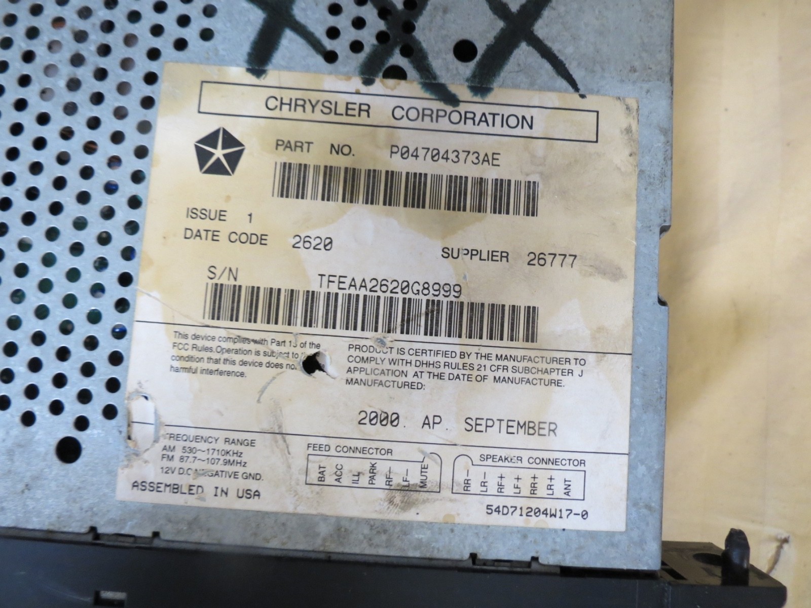 98 99 00 01 02 RAM Wrangler Dakota Caravan T&C AM FM Radio CD Player 04704373AE