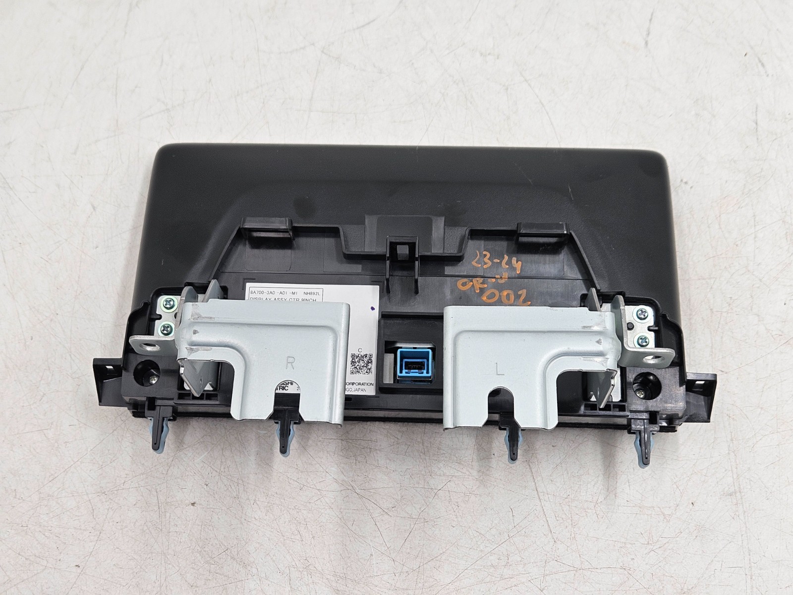 2023–2025 Honda CR-V Touring 9″ Radio Display Screen 8A7003A0A01 OEM Scratches