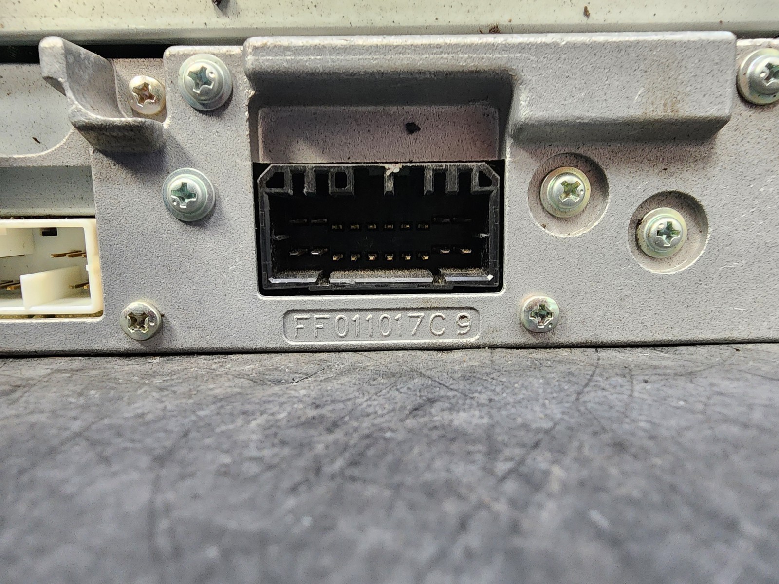 OEM 05-06 Honda CR-V AM FM XM Cassette CD Radio Receiver 39100S9AA601 Used