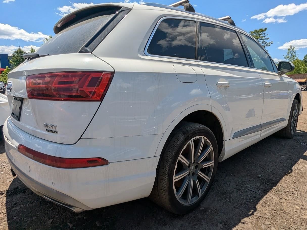 Audio Equipment Radio CD Player Glovebox Mounted Fits 17-19 AUDI Q7 819468