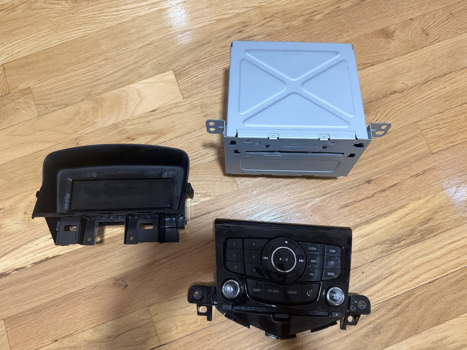 2011-2015 Chevy Cruze OEM Factory Radio Set – Screen, Control Panel & CD Player