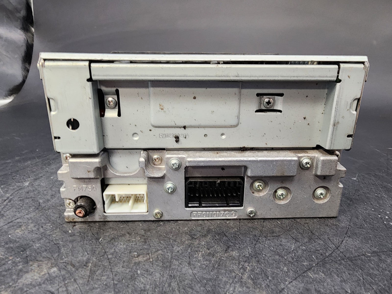OEM 05-06 Honda CR-V AM FM XM Cassette CD Radio Receiver 39100S9AA601 Used