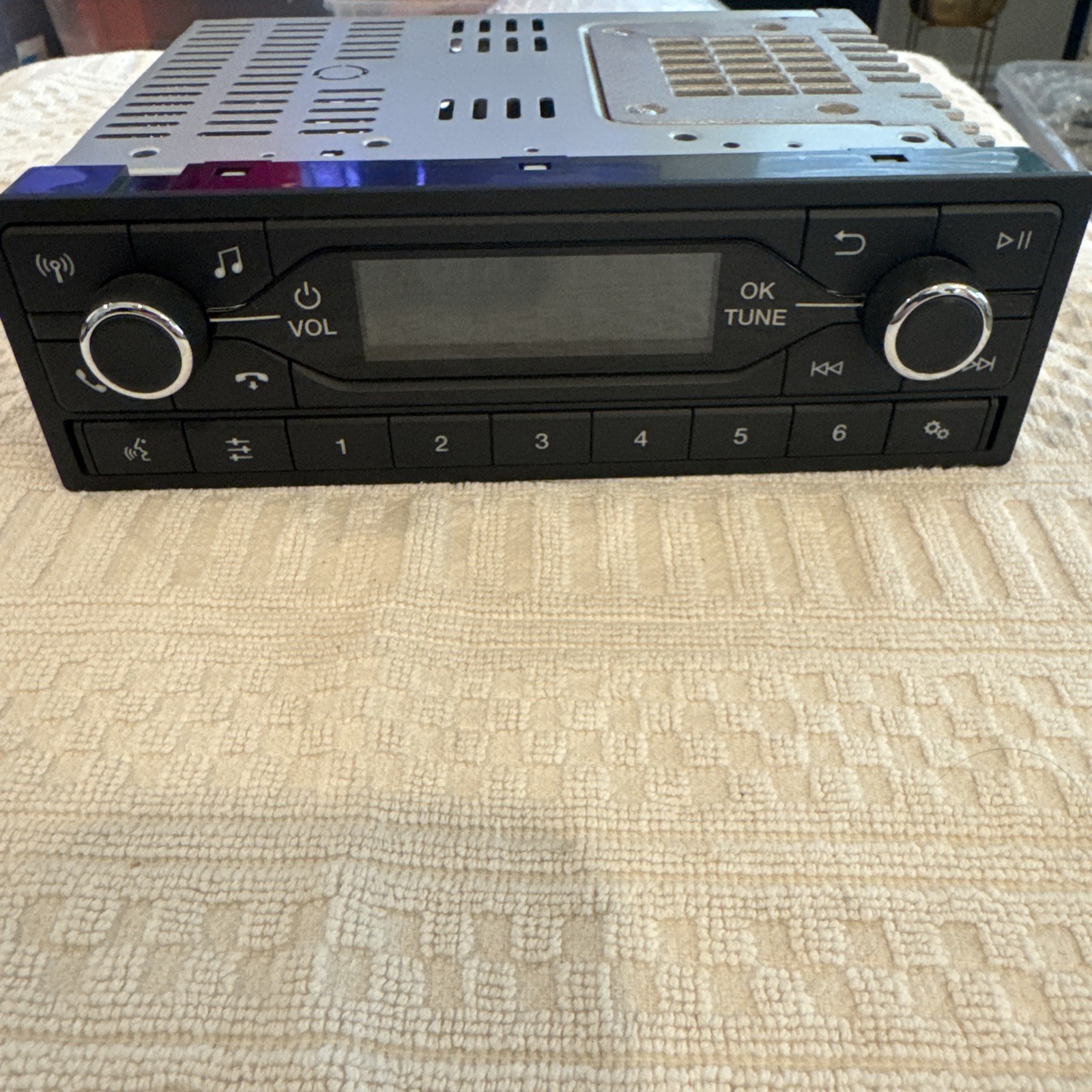 2020-2026 Ford E350 E450 Econoline OEM Radio. LC4T-18D815-AE