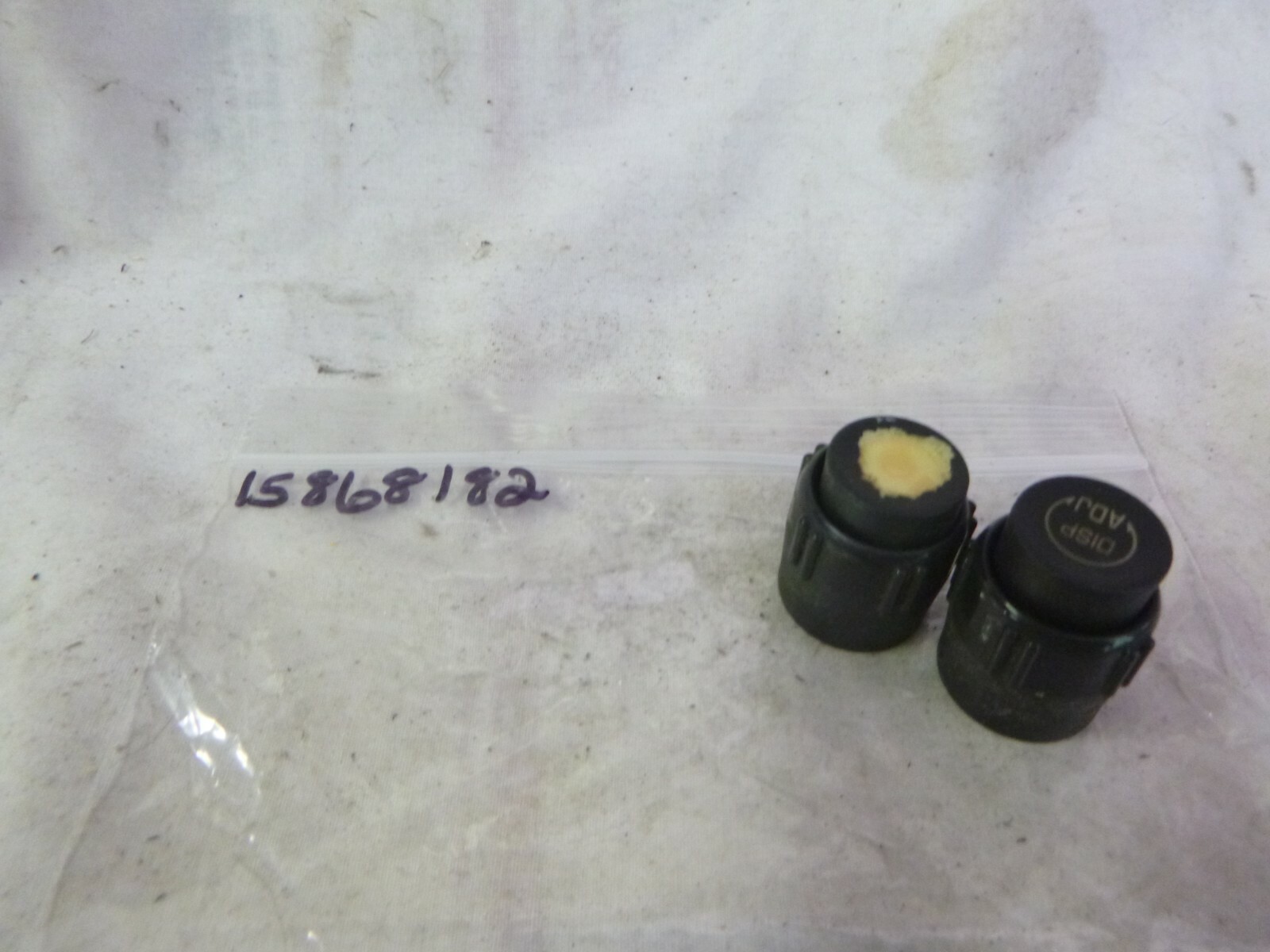 05 06 Chevrolet Equinox Radio Cd Knob Set 15868182 TRB125