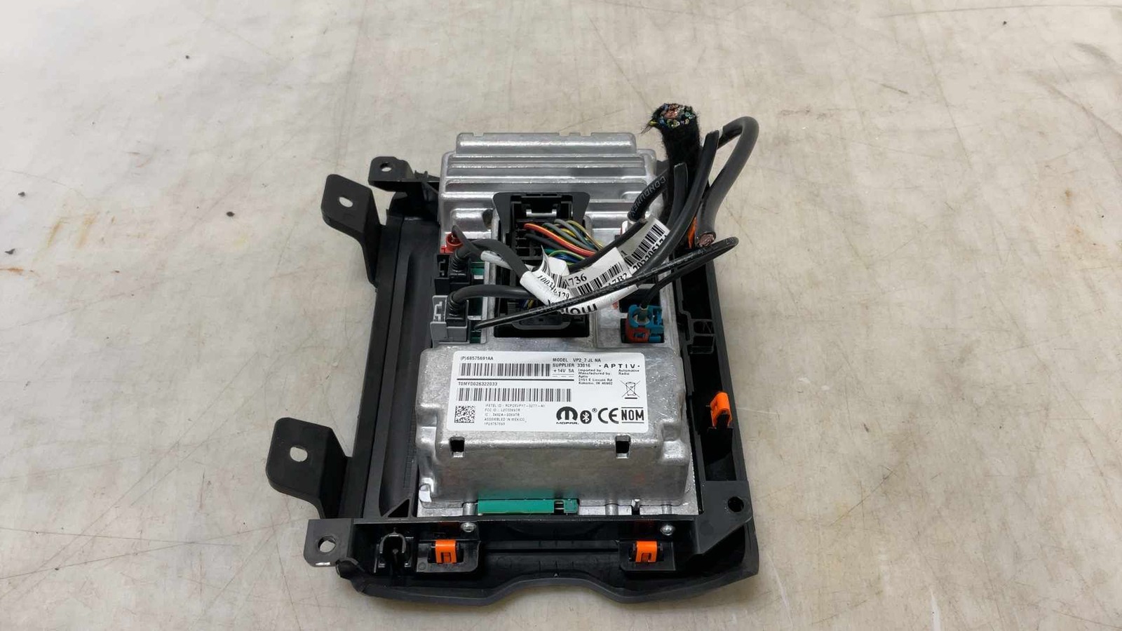 Jeep Wrangler JL OEM 7 in Touchscreen Radio w Trim Panel 68575691 2023 150754