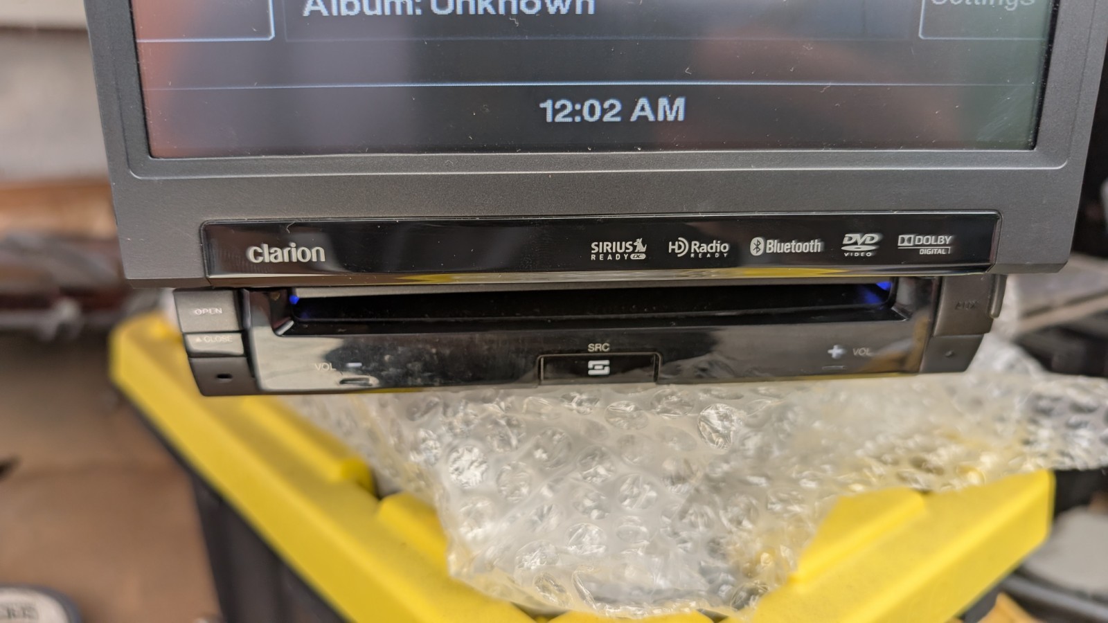 Clarion VZ401 CD/DVD in-dash receiver Head Unit Car/Auto w Wiring Harnes/Remote