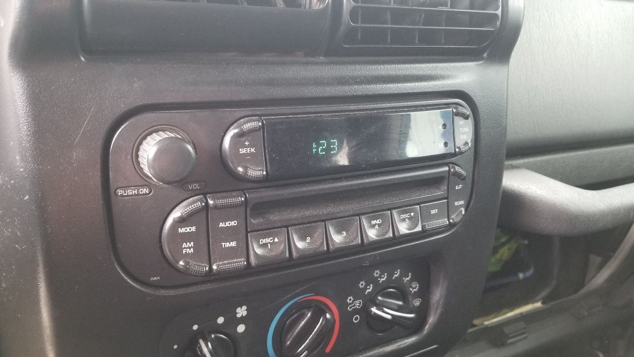 06 JEEP WRANGLER TJ RADIO AUDIO RECEIVER HEAD UNIT 05091506AF