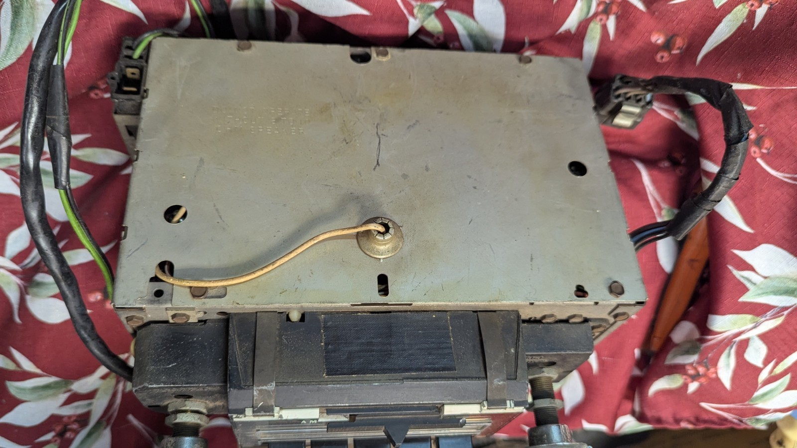 OEM 1969 CAMARO/CHEVELLE RARE 2-PIECE YELLOW LIGHT STEREO (NOT BLUE) IMPALA SS