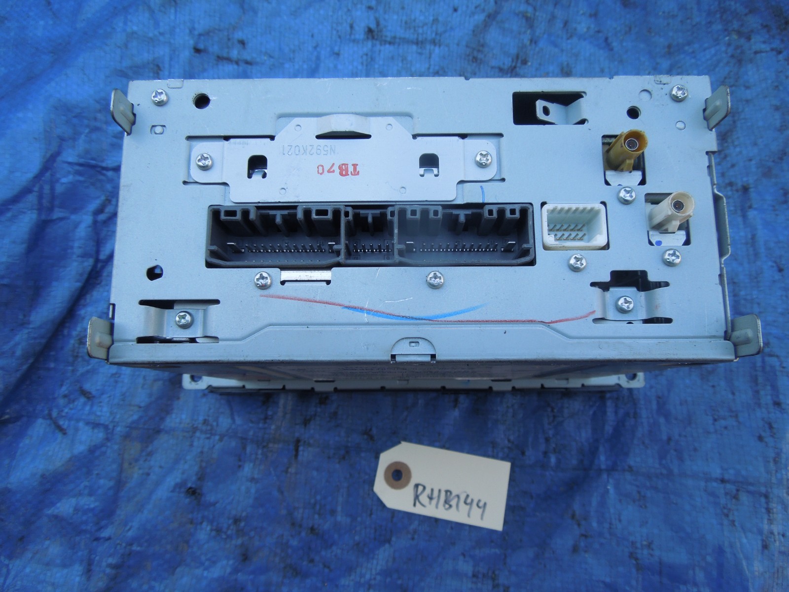2012 Dodge Caravan RHB cd player radio assembly navigation OEM sirius MP3 RHB744