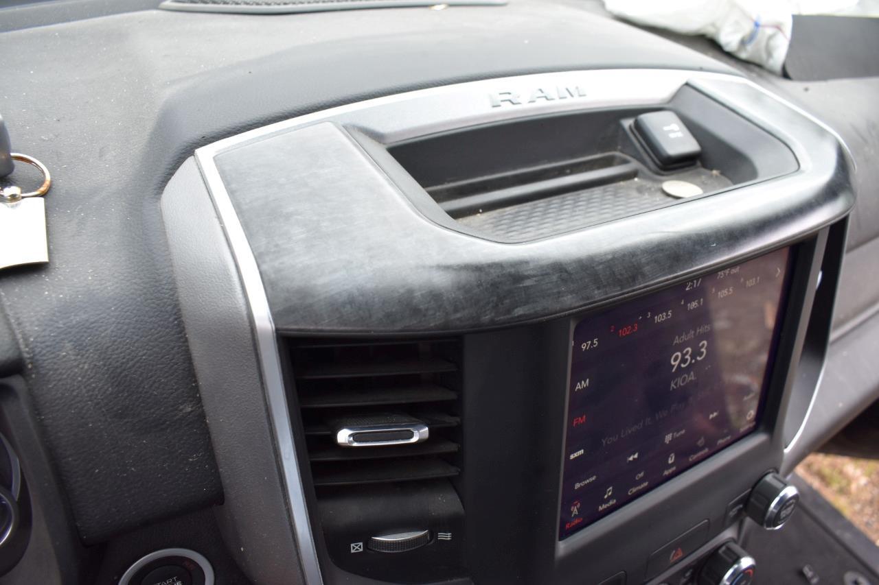 2019 RAM 1500 8.4″ UCONNECT 4 OEM RADIO W/ CONTROL PANEL & RECEIVER UAM NON-NAV
