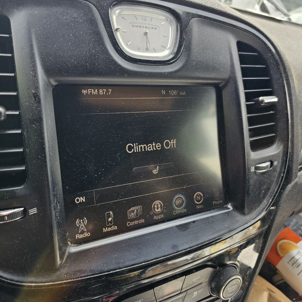 2015 CHRYSLER 300 DISPLAY SCREEN/RECEIVER: 8.4″ SCREEN (WITHOUT NAVIGATION)