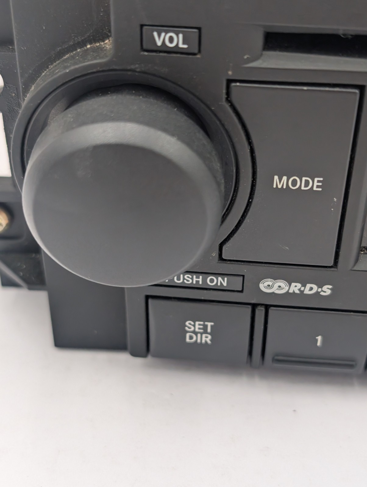 JEEP CHRYSLER DODGE OEM RADIO STEREO W/ HOUSING 6 DISC MP3 P05064010AL 2004-2010