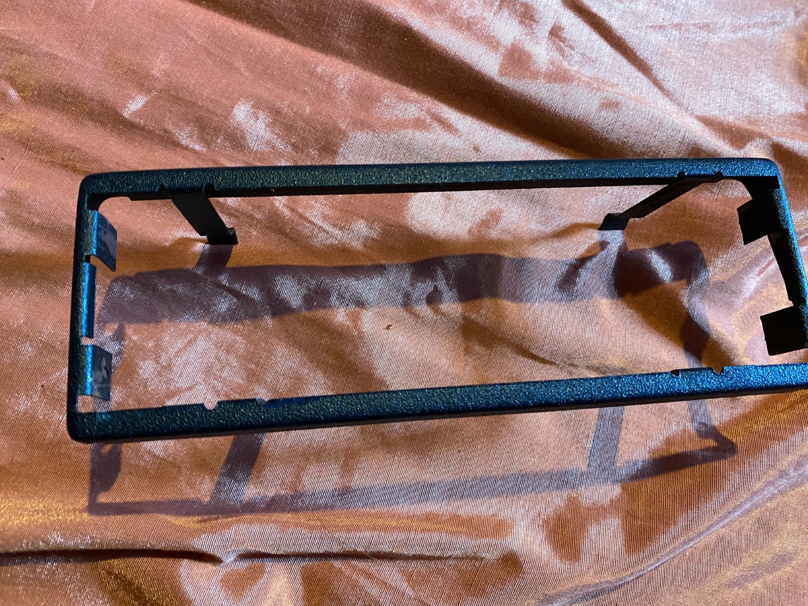VINTAGE CAR RADIO MOUNTING – MODEL UNKNOWN