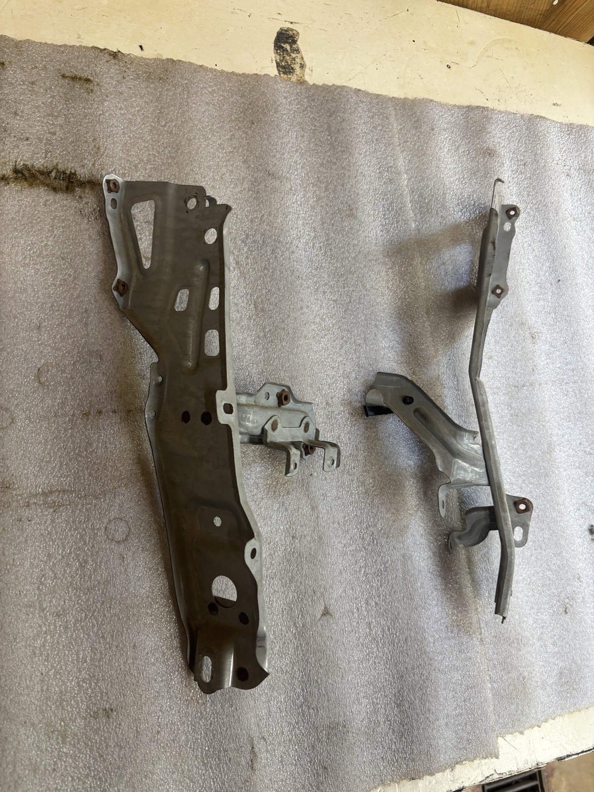 1996 – 2004 Toyota Tacoma Radio Brackets Center Dash Dashboard SUPPORT BRACE oem